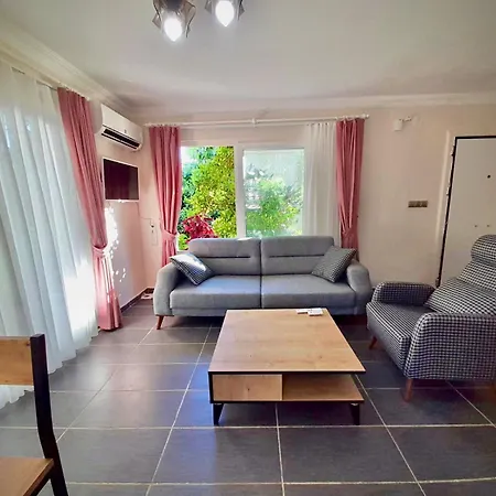 Aloanda Holiday House With Swimming Pool