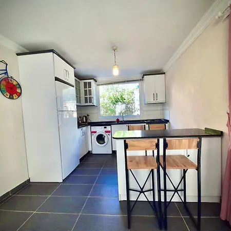 Aloanda Holiday House With Swimming Pool