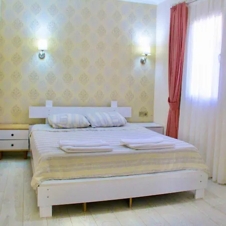 Aloanda Holiday House With Swimming Pool