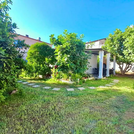 Aloanda Holiday House With Swimming Pool 別荘