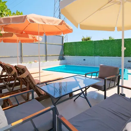Aloanda Holiday House With Swimming Pool 別荘 *