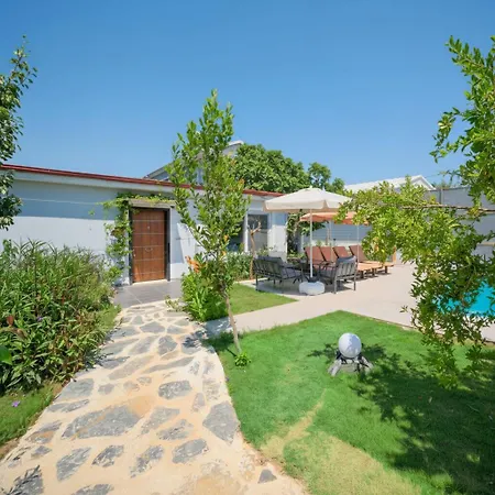 別荘 Aloanda Holiday House With Swimming Pool *