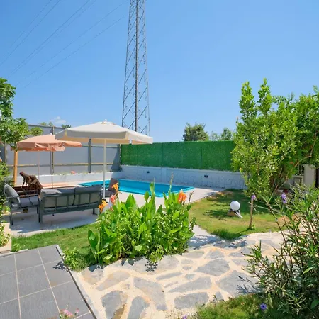 別荘 Aloanda Holiday House With Swimming Pool *