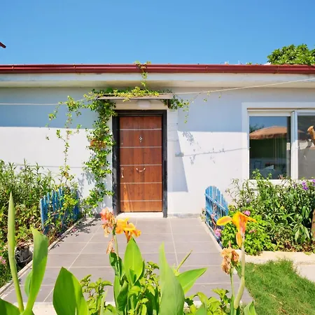 別荘 Aloanda Holiday House With Swimming Pool