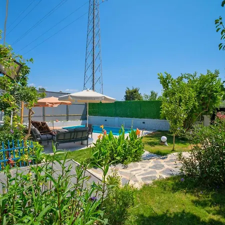 別荘 Aloanda Holiday House With Swimming Pool *
