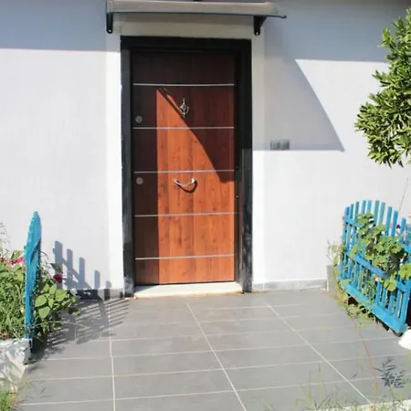 Aloanda Holiday House With Swimming Pool