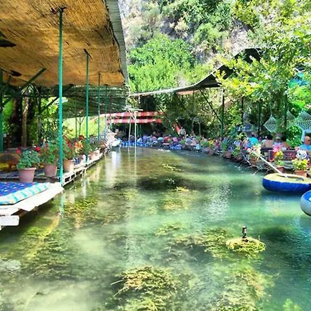 Aloanda Holiday House With Swimming Pool