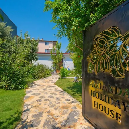 Aloanda Holiday House With Swimming Pool
