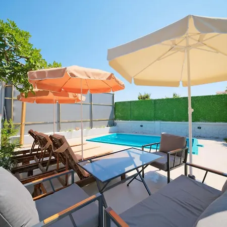 Aloanda House With Swimming Pool بيت للعطل فتحية