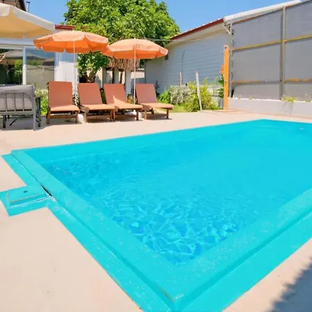 بيت للعطل Aloanda House With Swimming Pool فتحية