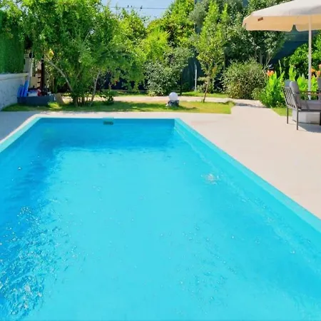 Aloanda House With Swimming Pool Ferienhaus